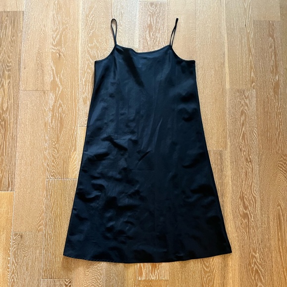 Uniqlo Black Floral Midi Dress gently worn - Picture 12 of 15